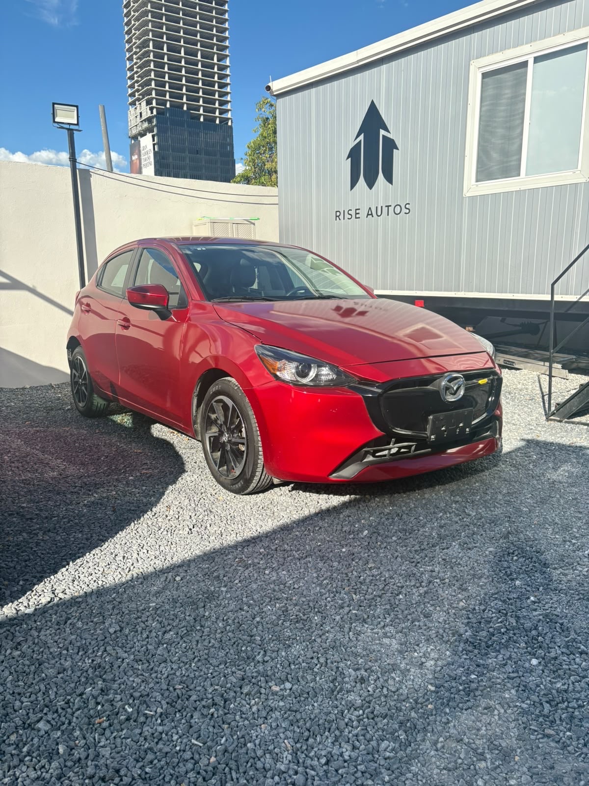 Mazda 2 2025 — foto 1 de 18